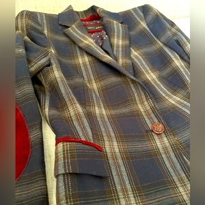 Zara Blazer with red velvet details. Size XS, used but very good condition.